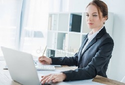 Что выбрать: штатного бухгалтера или услуги на аутсорсинге (удаленно)?